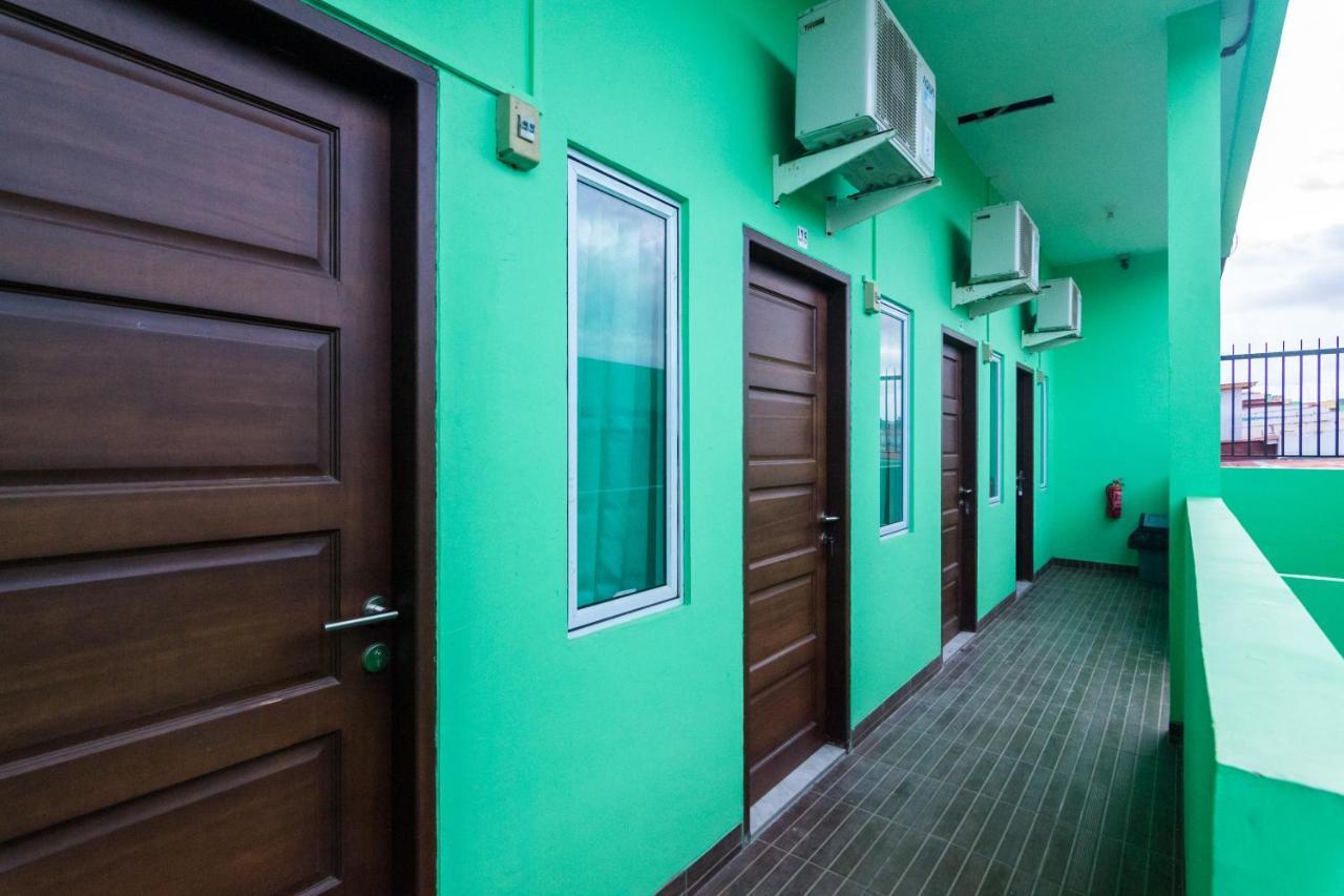 Oyo 1917 Mamora Homestay Batam Экстерьер фото
